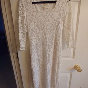 Park Avenue BEAUTIFUL LACED DRESS WITH 3/4 SLEEVES